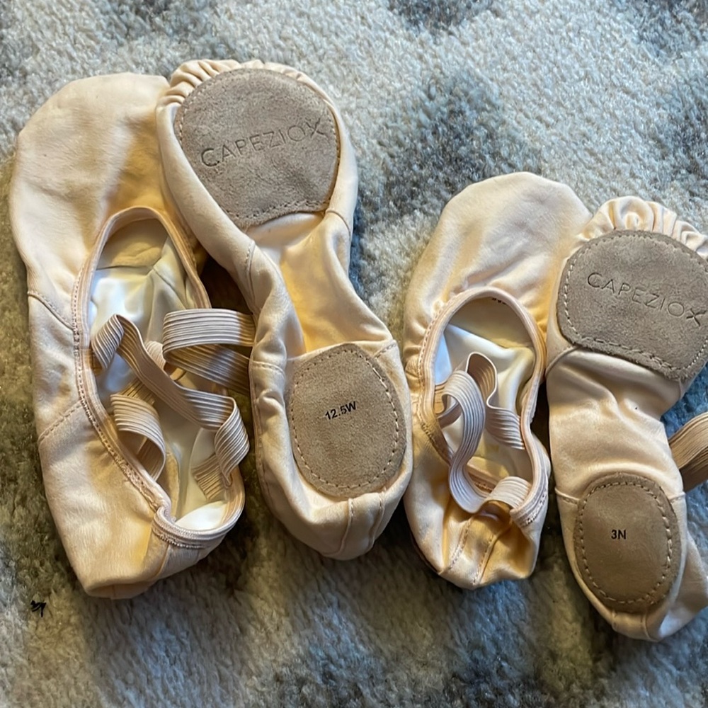 Capezio Hanami canvas split-sole ballet slippers